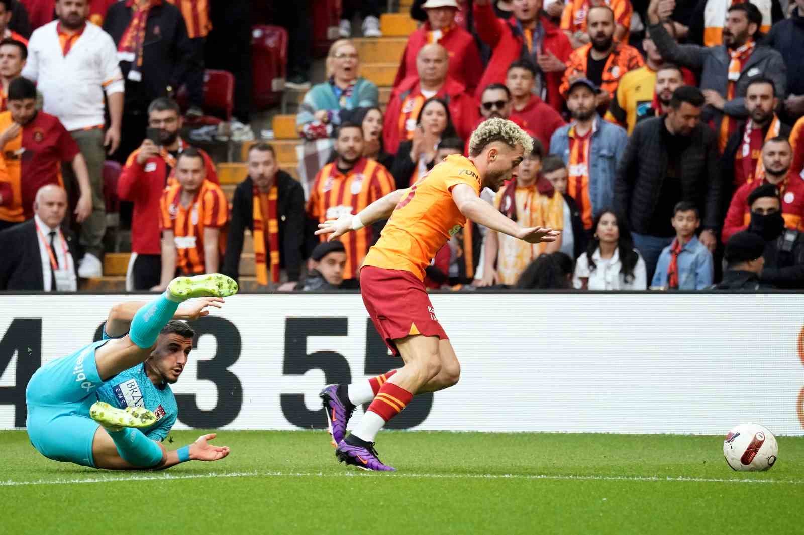Trendyol Süper Lig: Galatasaray: 1 - Sivasspor: 0 (Maç devam ediyor)
