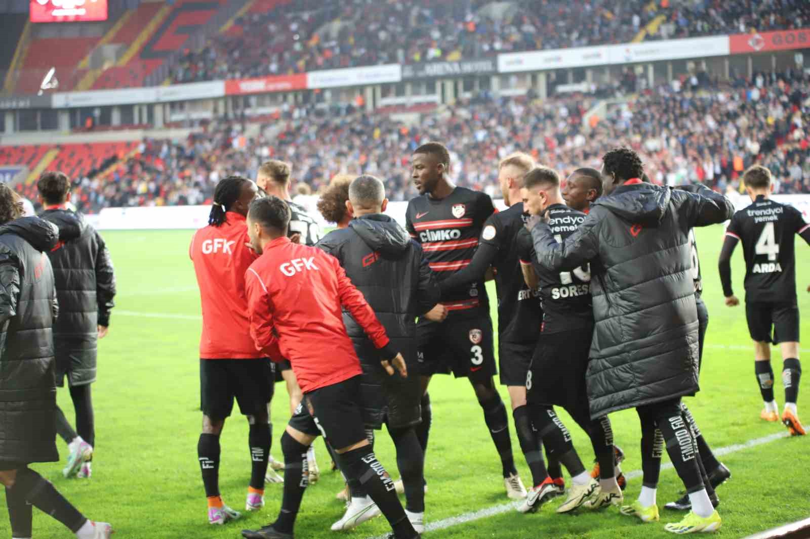 Trendyol Süper Lig: Gaziantep FK: 1 - Hatayspor: 1 (Maç devam ediyor)
