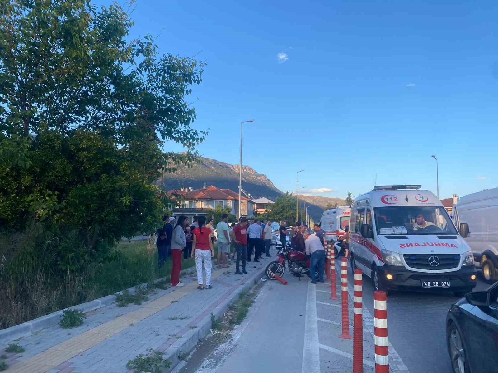 Motosiklet ile otomobil &ccedil;arpıştı: 2 yaralı
