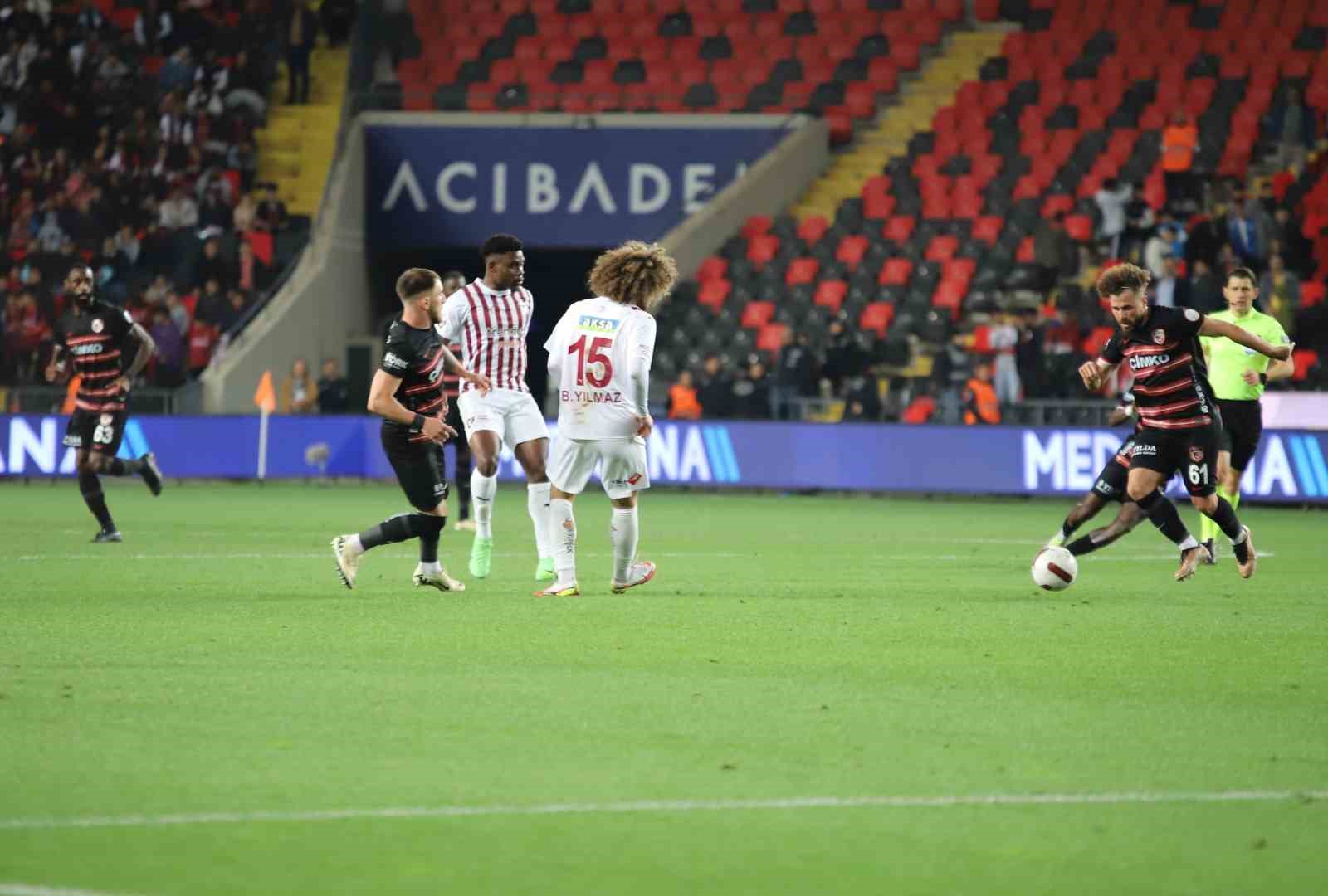 Trendyol Süper Lig: Gaziantep FK: 1 - Hatayspor: 1 (İlk yarı)
