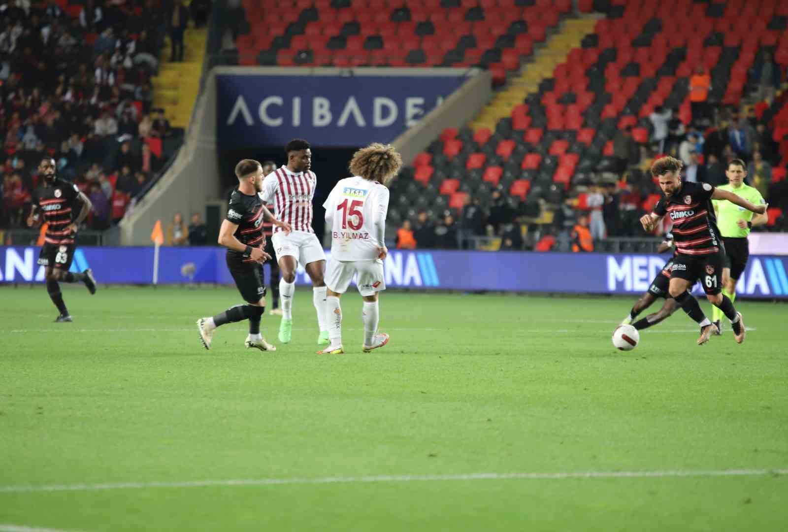 Trendyol Süper Lig: Gaziantep FK: 1 - Hatayspor: 1 (İlk yarı)