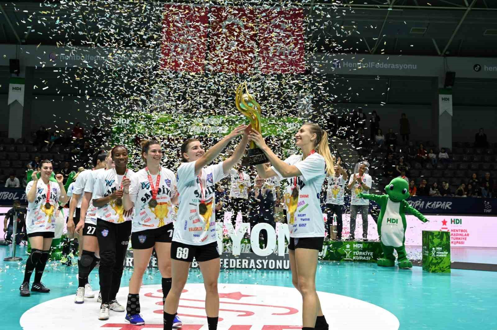 Hentbolda Kadınlar Türkiye Kupası’nı Konyaaltı Belediyespor kazandı
