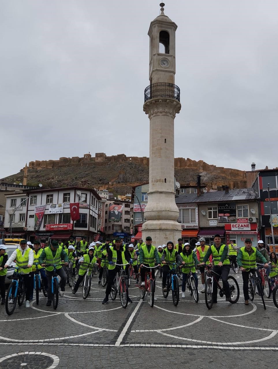 Bayburt’ta yağmur çamur dinlemeyen bisikletli grup pedalları sağlıklı yaşam için çevirdi
