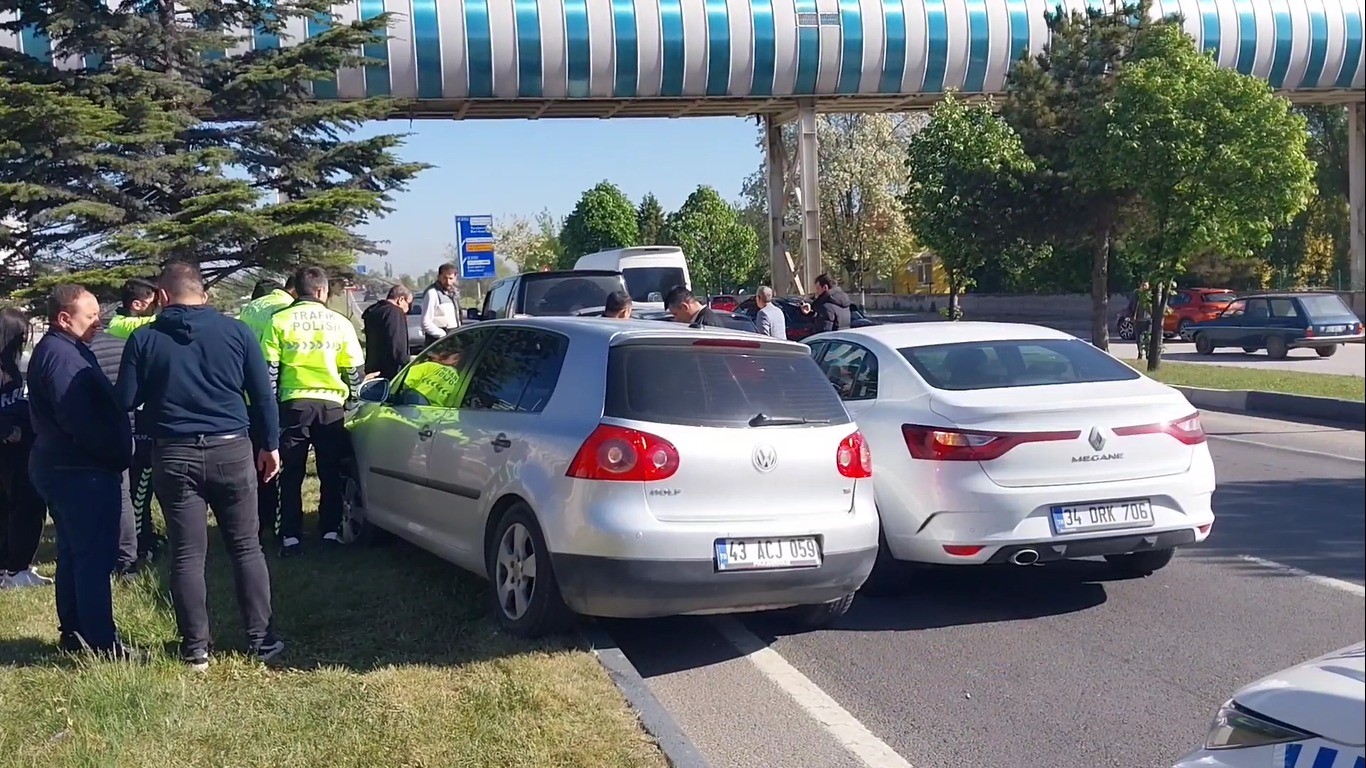 Kütahya’da 9 aracın karıştığı zincirleme trafik kazası: 1 yaralı
