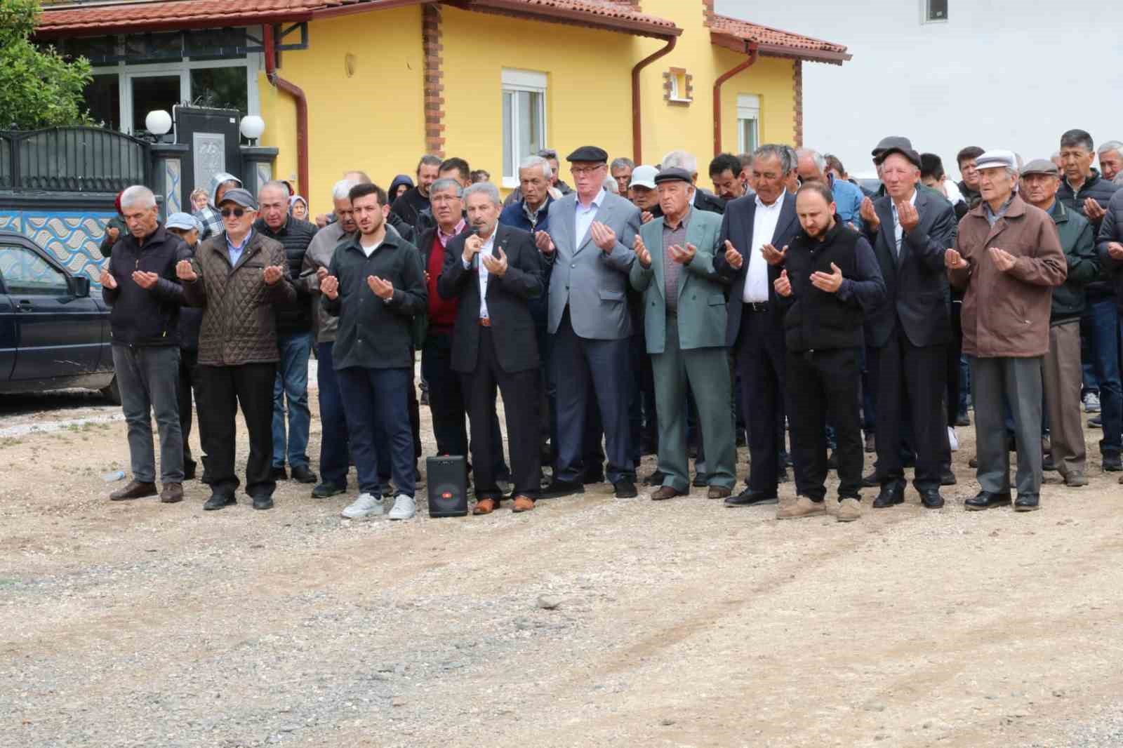 Başkan Kurt Yenikent ve Kalkanlı mahallesindeki yağmur dualarına katıldı