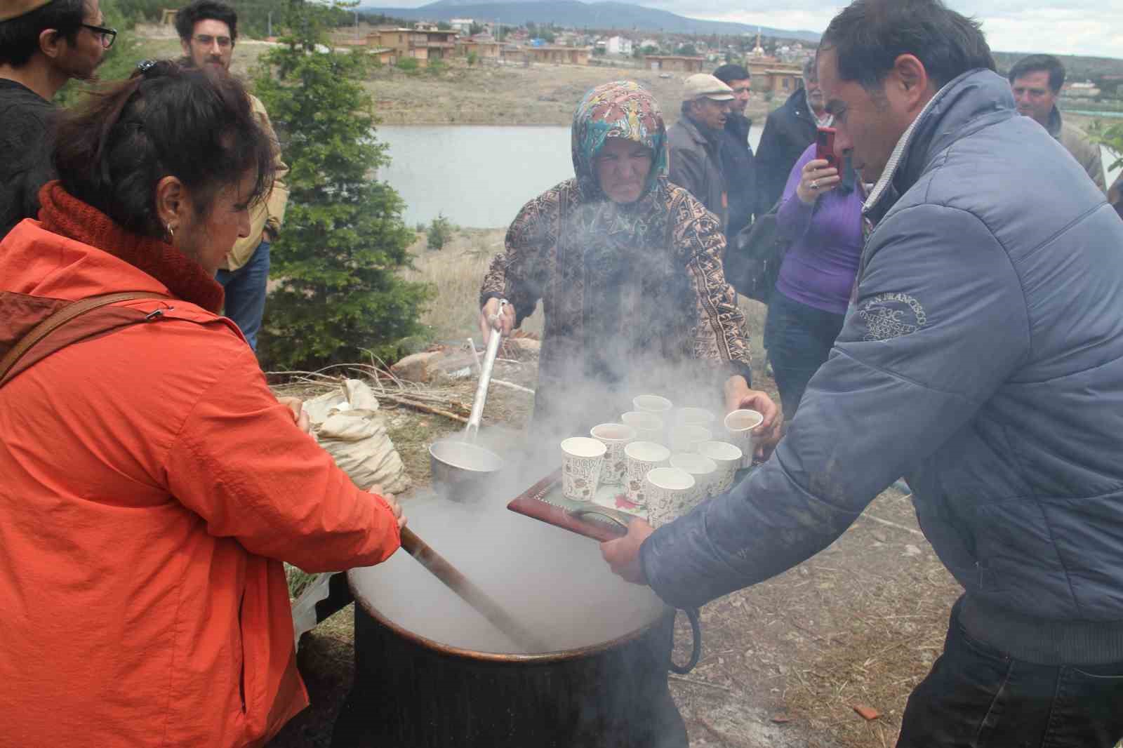 Konya’da sanatçıların köyünde baharın gelişini coşkuyla karşıladılar
