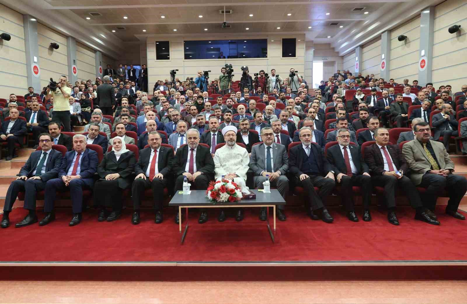 Diyanet İşleri Başkanı Erbaş, 2024 yılı vekaletle kurban kesim bedellerini açıkladı