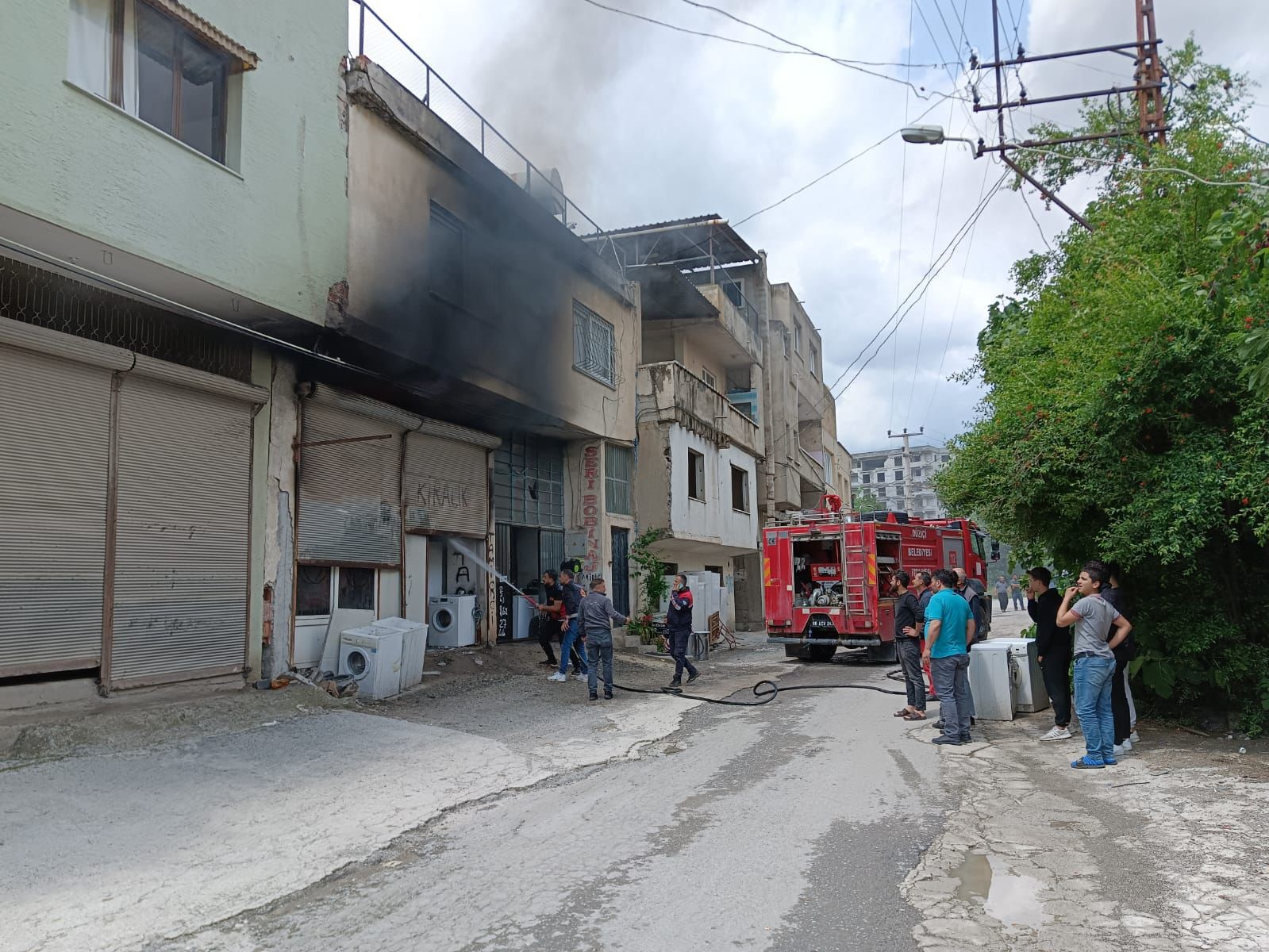 Osmaniye&rsquo;de beyaz eşya tamiri yapan işletmede yangın &ccedil;ıktı
