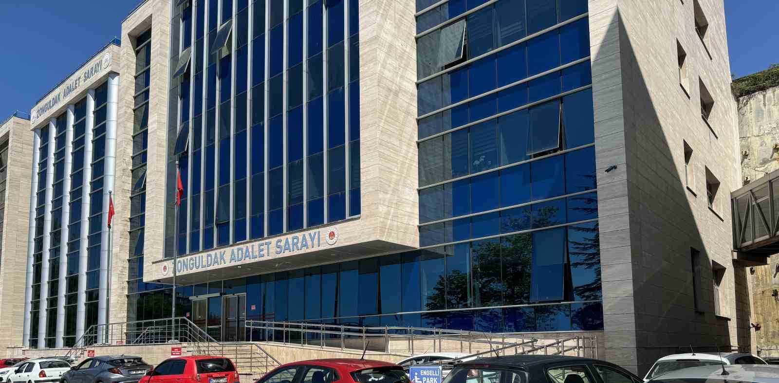 Kızların uygunsuz fotoğraflarını çeken şüpheli serbest bırakıldı