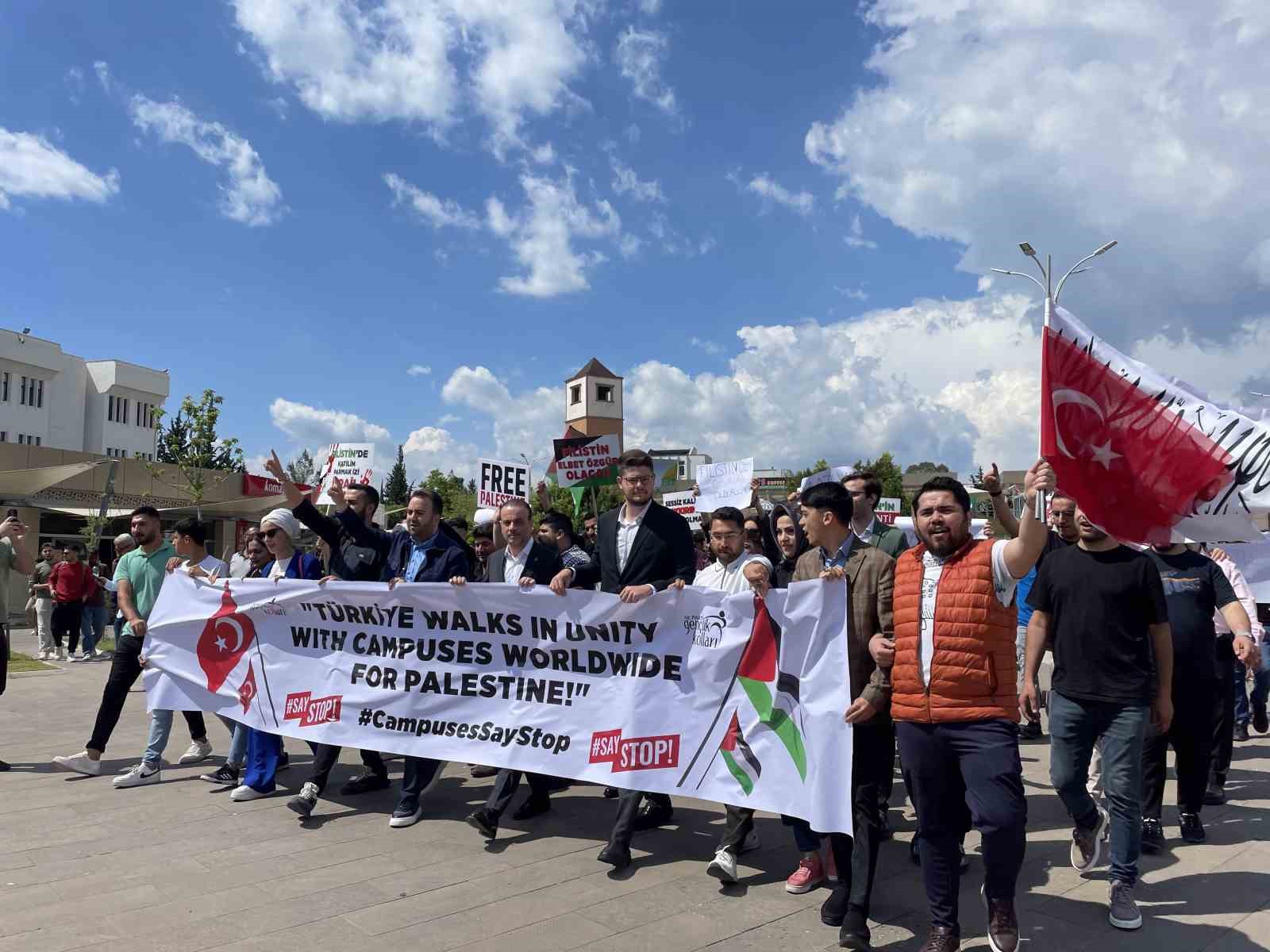 Adana&rsquo;da &uuml;niversite &ouml;ğrencileri Filistin i&ccedil;in y&uuml;r&uuml;d&uuml;
