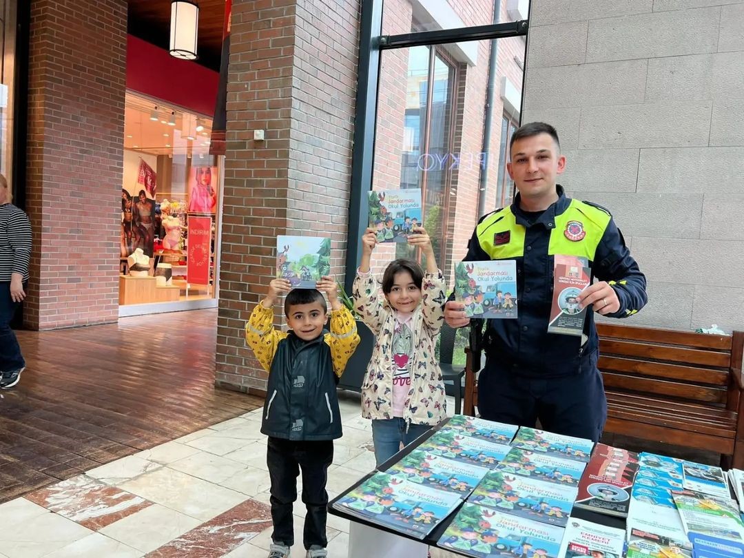 Kırklareli&rsquo;nde trafik kuralları hakkında vatandaşlar bilgilendirildi
