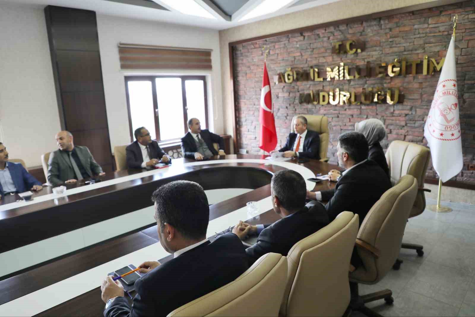Ağrı Milli Eğitim Müdürü Kökrek’ten "Türkiye Yüzyılı Maarif Modeli"ne destek

