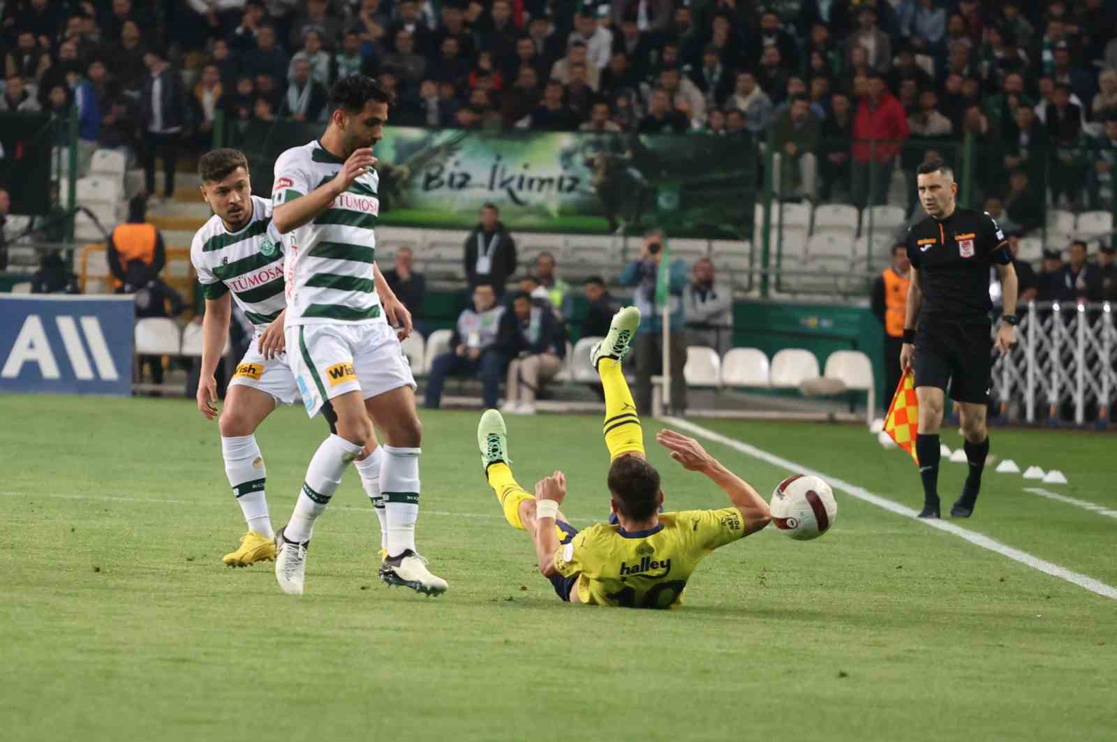 Trendyol Süper Lig: Konyaspor: 0 - Fenerbahçe: 0 (İlk yarı)
