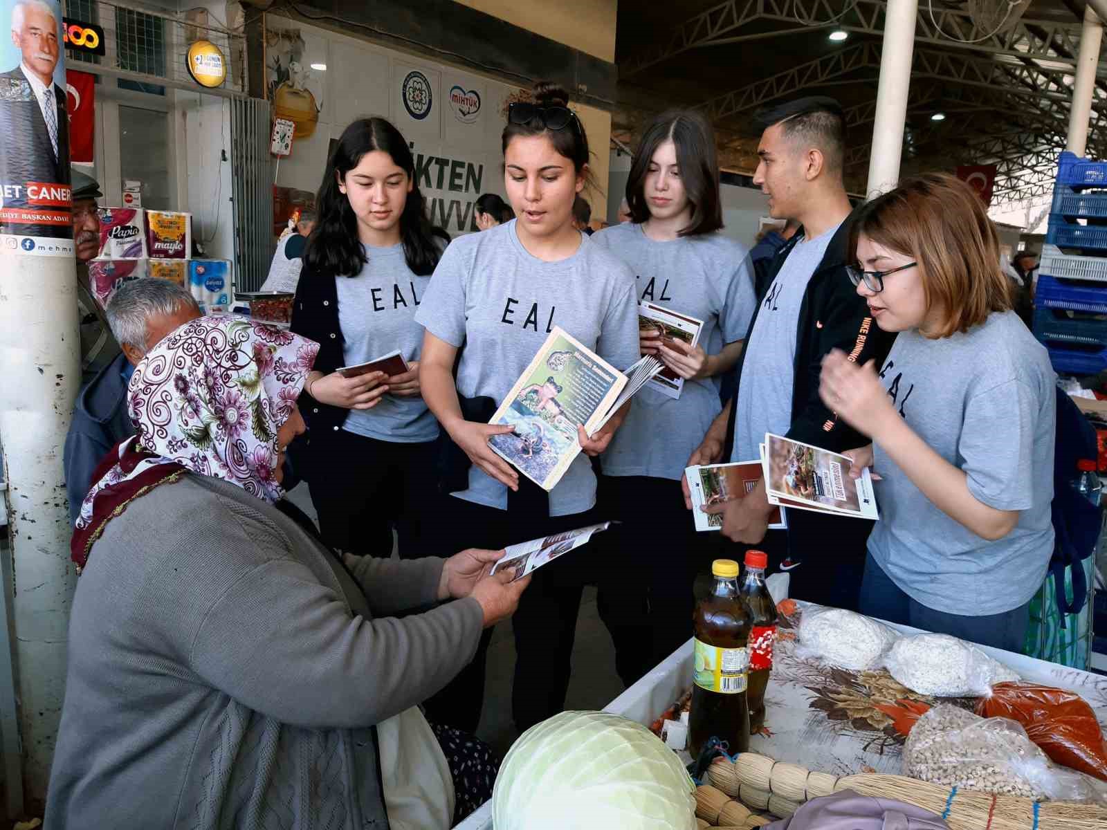 Lise öğrencileri nesli tehlikede olan canlıları dikkat çekti