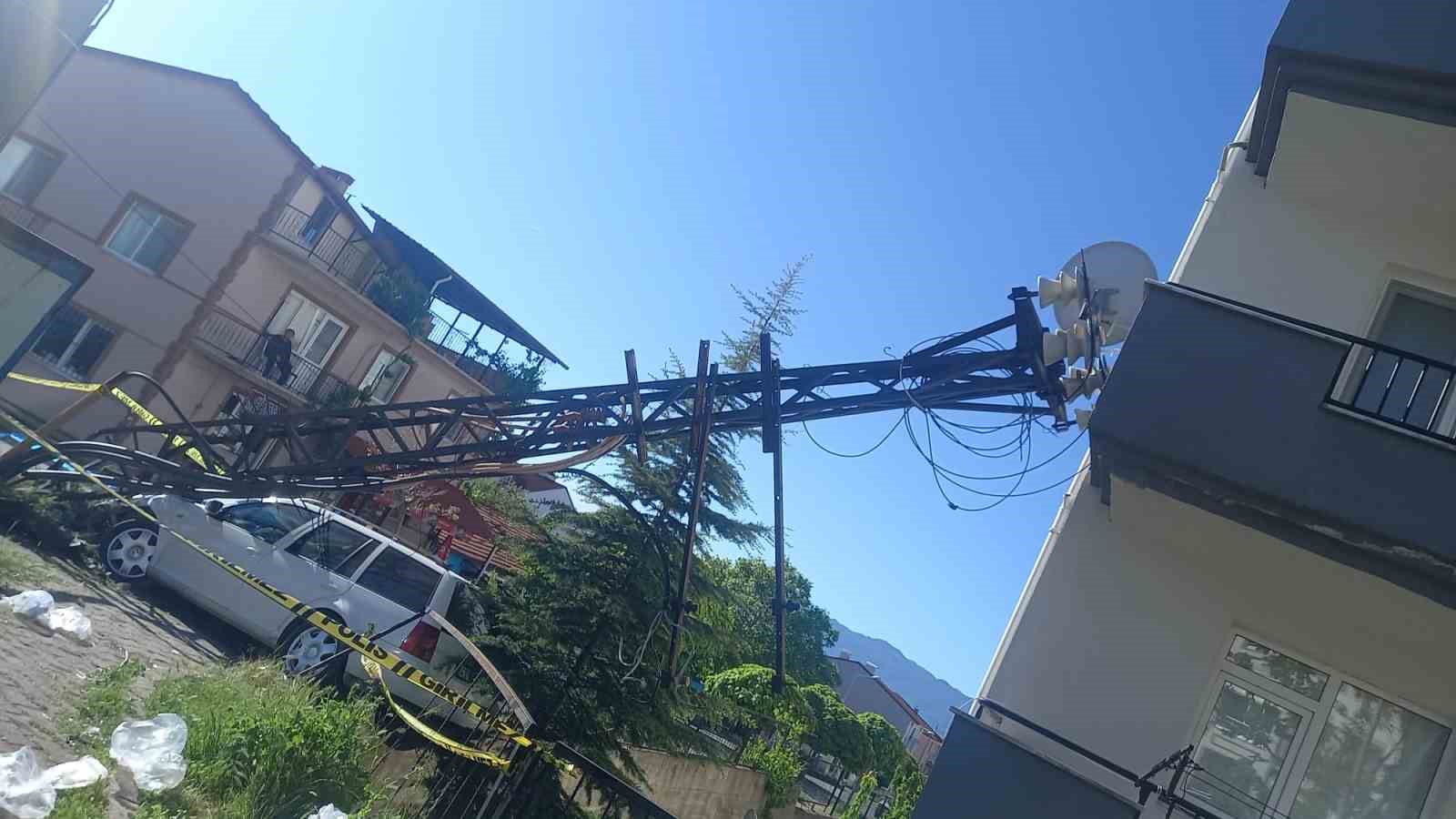 Gediz&rsquo;de kaza yapan şahıs bah&ccedil;e duvarından d&uuml;şt&uuml;, ağır yaralandı

