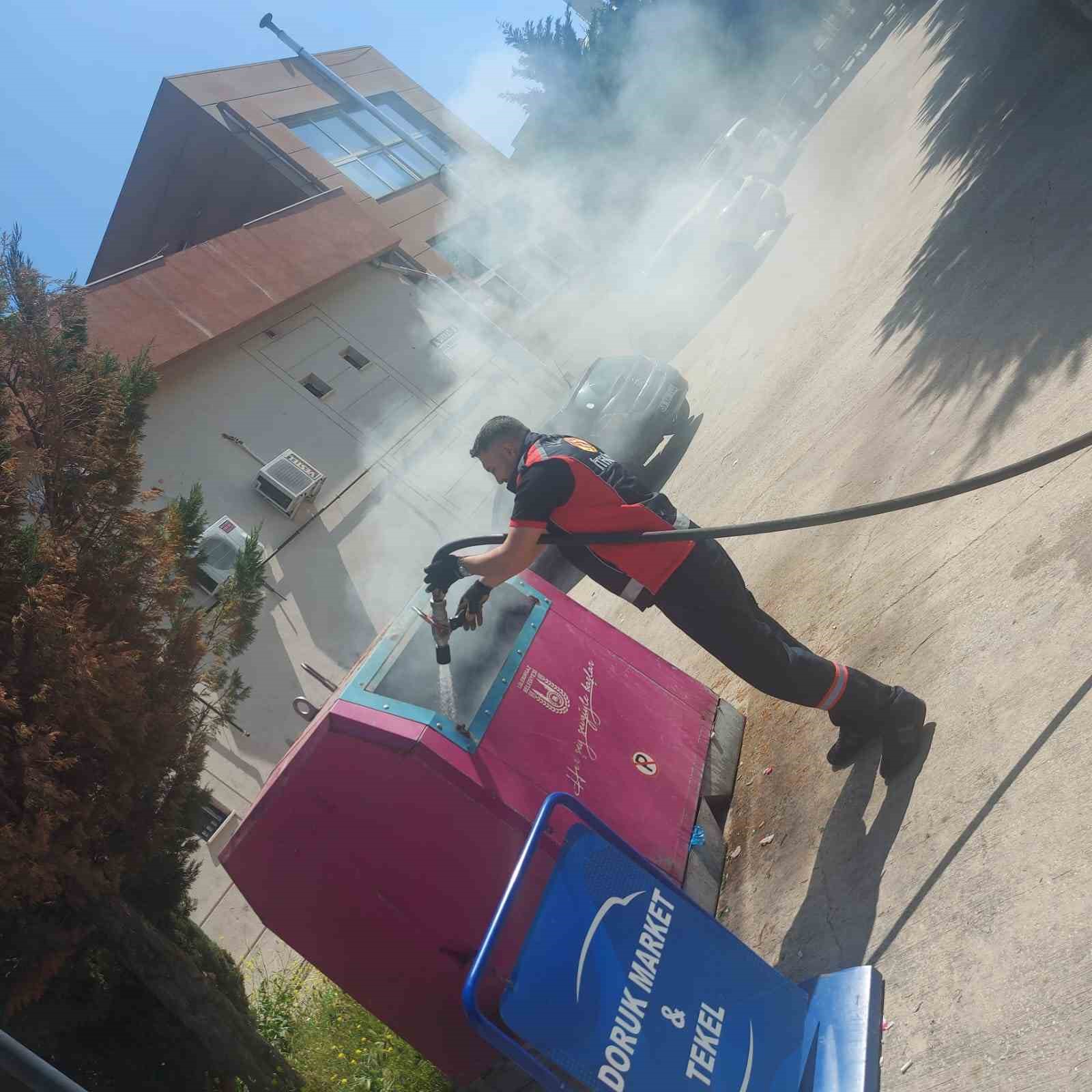 Çöp konteyneri tutuştu