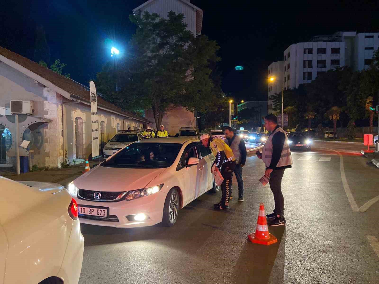 Balıkesir&rsquo;de s&uuml;r&uuml;c&uuml;lere bilgilendirme uygulaması
