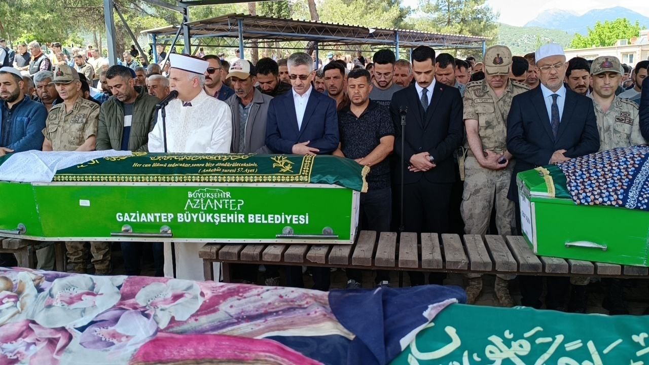 Gaziantep’teki feci kazada ölenlerin cenazeleri defnedildi
