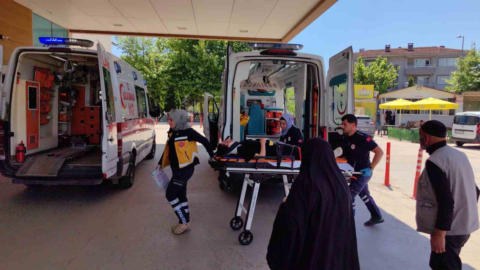 Bursa’da cip ile motosiklet çarpıştı: 3 yaralı

