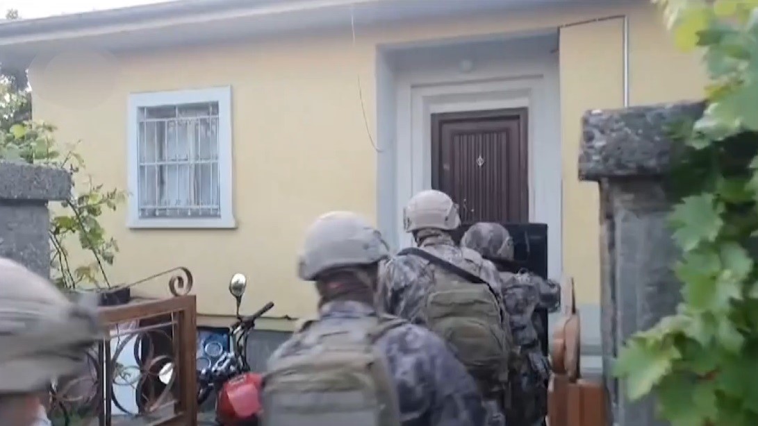 Erzincan&rsquo;da narkotik polislerinden uyuşturucu tacirlerine b&uuml;y&uuml;k darbe: 42 g&ouml;zaltı
