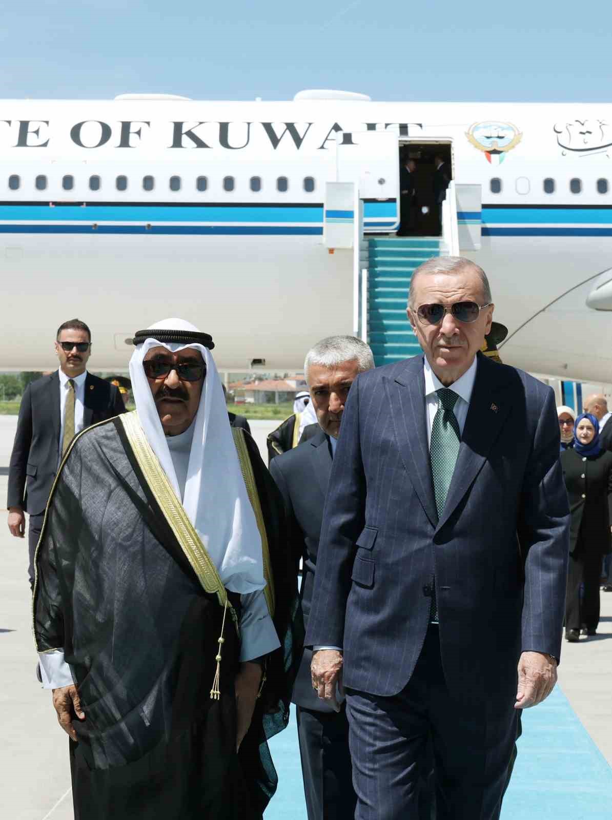 Cumhurbaşkanı Erdoğan, Kuveyt Devlet Emiri Şeyh Es Sabah’ı havalimanında karşıladı
