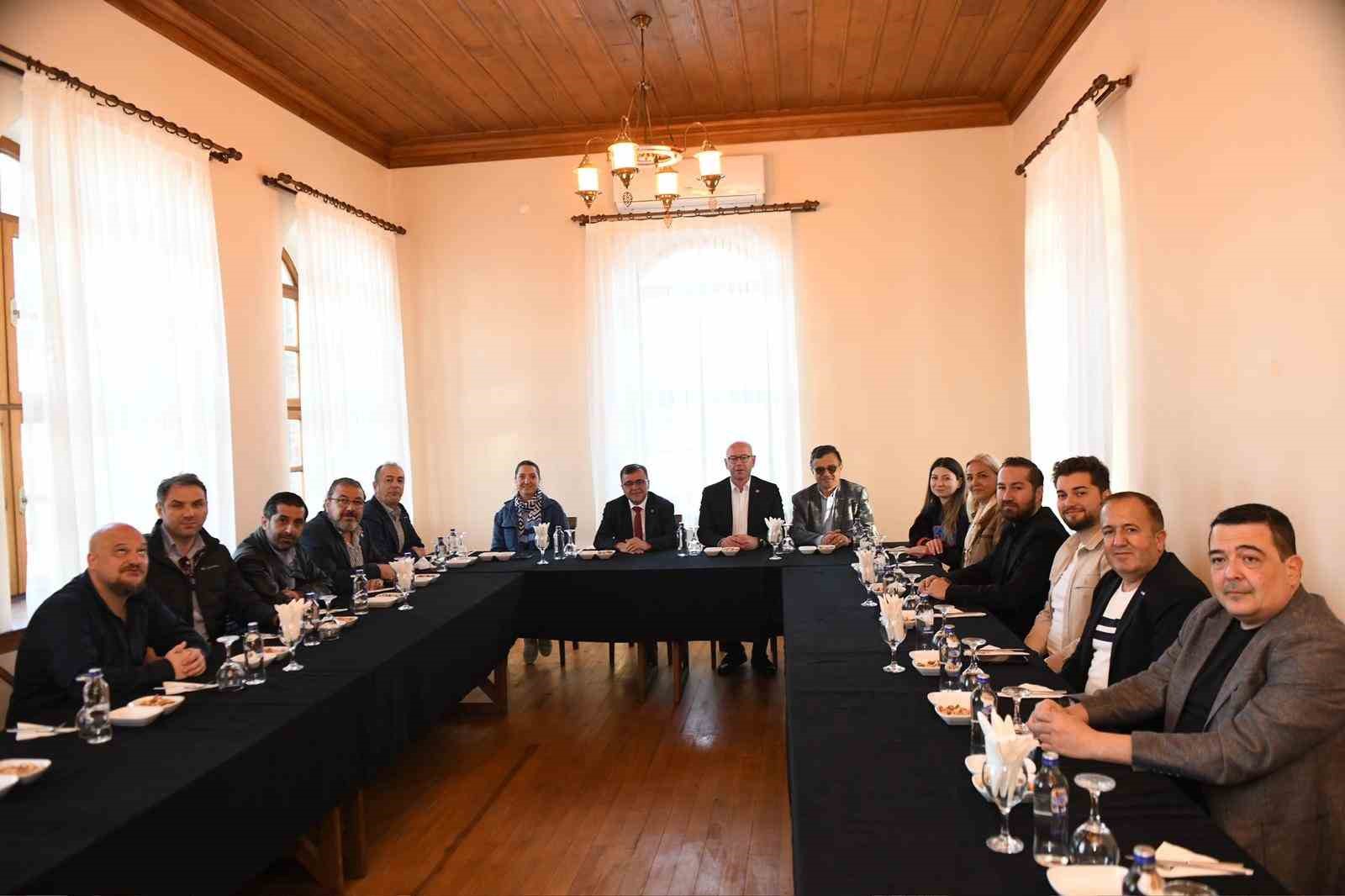 İş insanlarından Konakpınar&rsquo;a tam not
