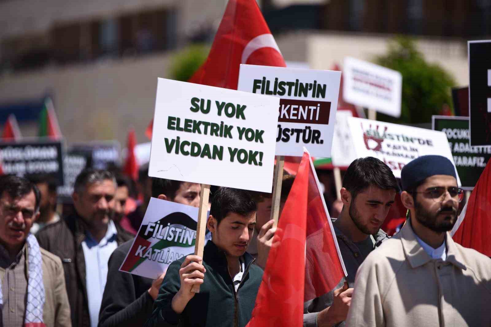 Hitit Üniversitesi öğrencileri Filistin için yürüdü