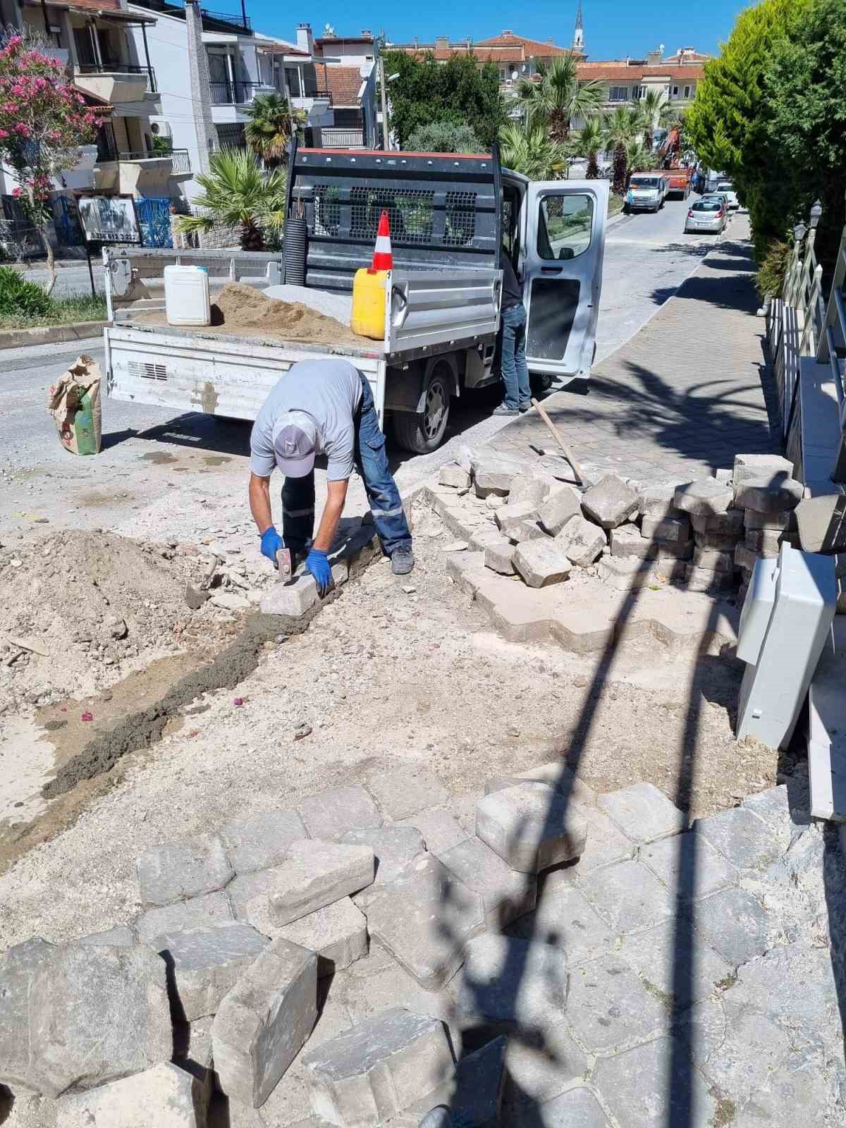 Kuşadası Belediyesi yol yapım çalışmalarına devam ediyor
