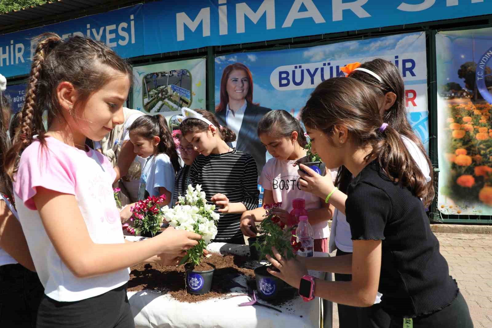 Ders zili bu kez Aydın Büyükşehir Belediyesi’nin fidanlığında çaldı
