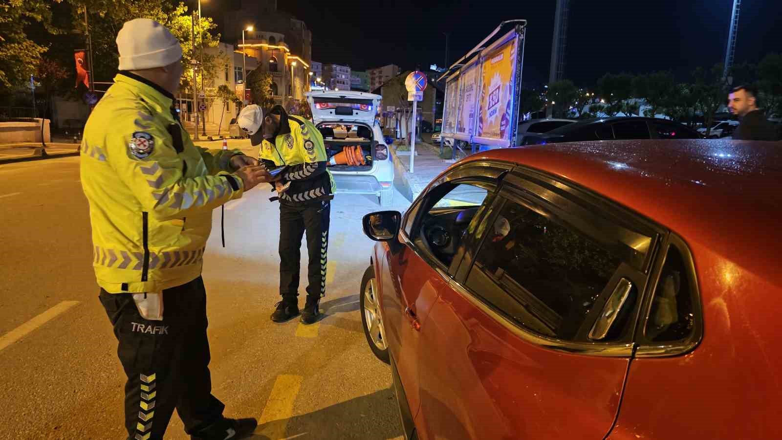 Bandırma trafik denetimlerinde hız kesmiyor
