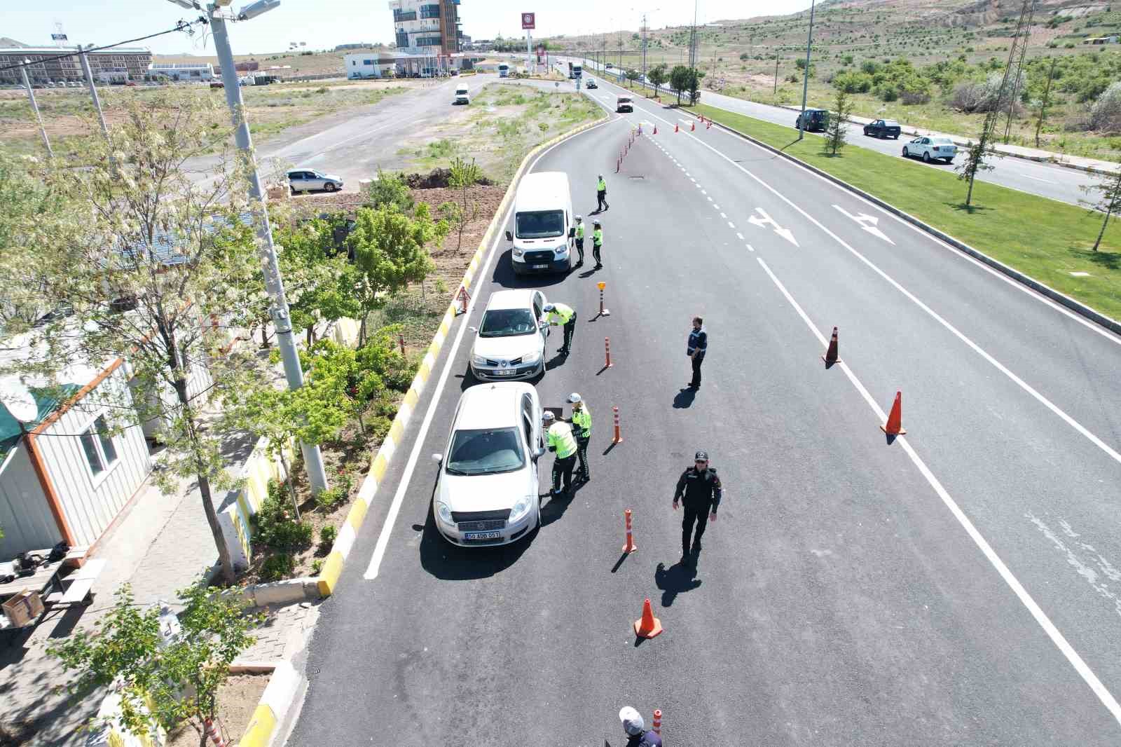 Polislerden sürücülere ceza değil ’şeker’