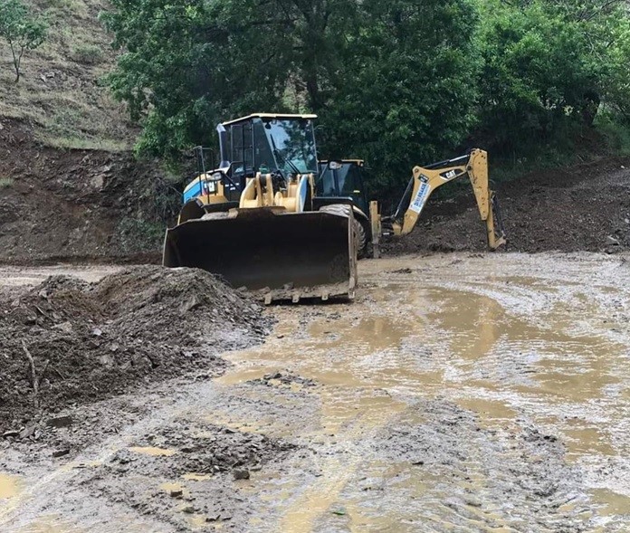 Heyelan nedeniyle kapanan yollar a&ccedil;ıldı
