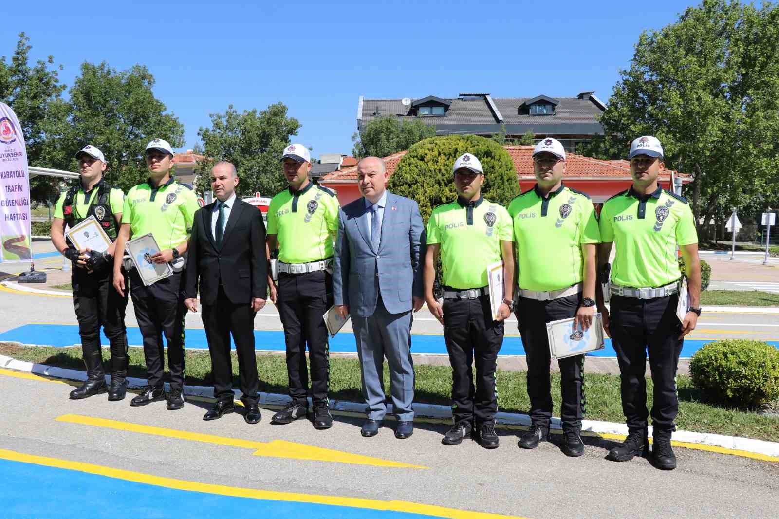 Minikler trafik kurallarını eğlenerek öğreniyor