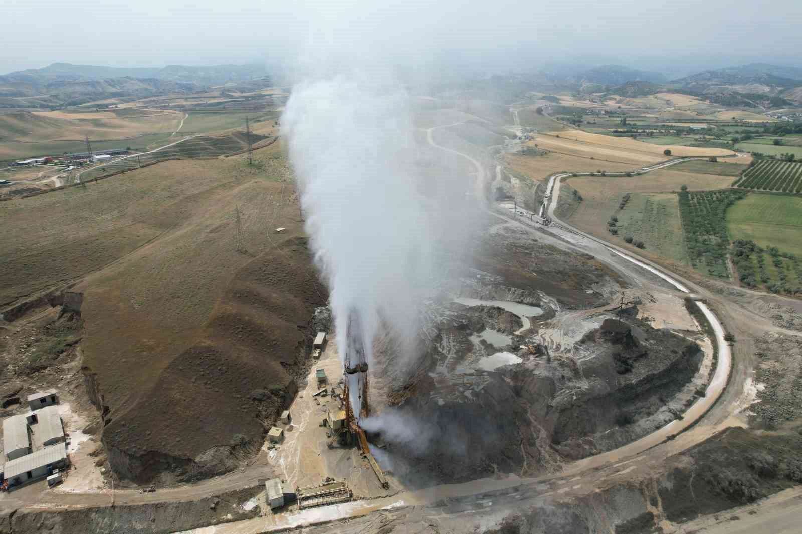 Patlamaların 10 gündür devam ettiği sondaj tedirgin ediyor