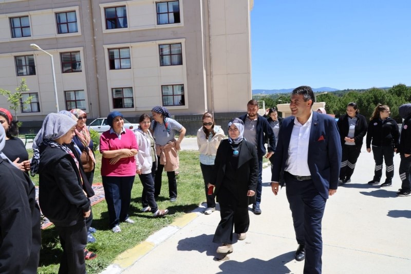 Başkan Akel kız &ouml;ğrencilerle bir araya geldi
