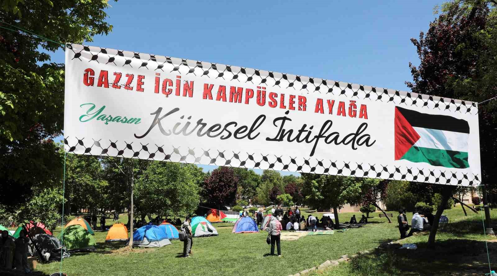 GAÜN’de GAZZE’ye destek amacıyla oturma eylemi düzenlendi