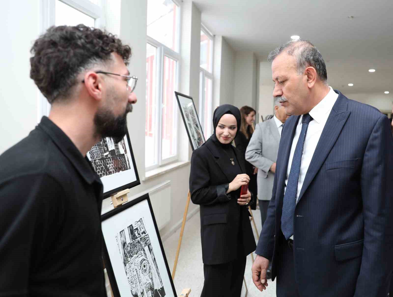 Bitlis Eren &Uuml;niversitesinde sanat r&uuml;zgarı
