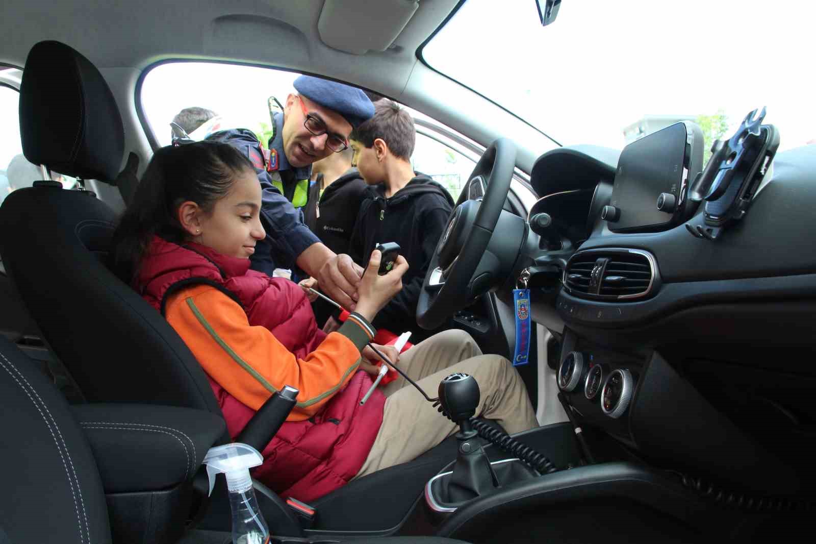 Şırnak’ta öğrenciler trafik haftasını emniyet müdürlüğünde kutladı
