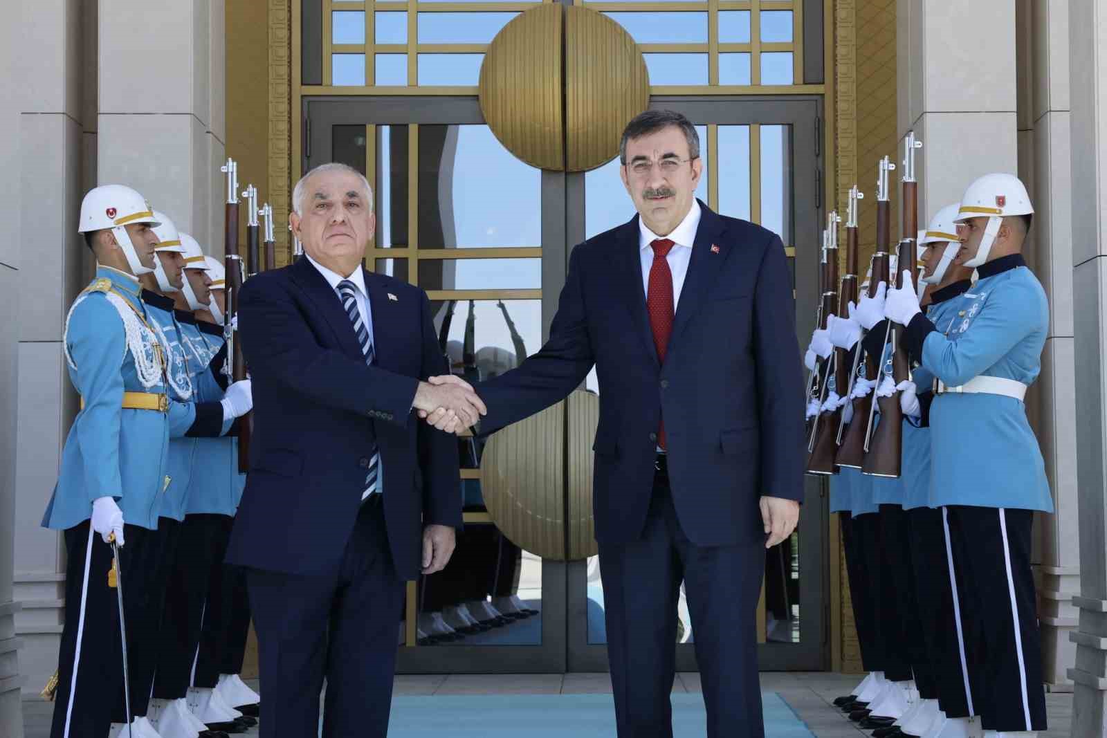 Cumhurbaşkanı Yardımcısı Yılmaz, Azerbaycan Başbakanı Asadov ile görüştü
