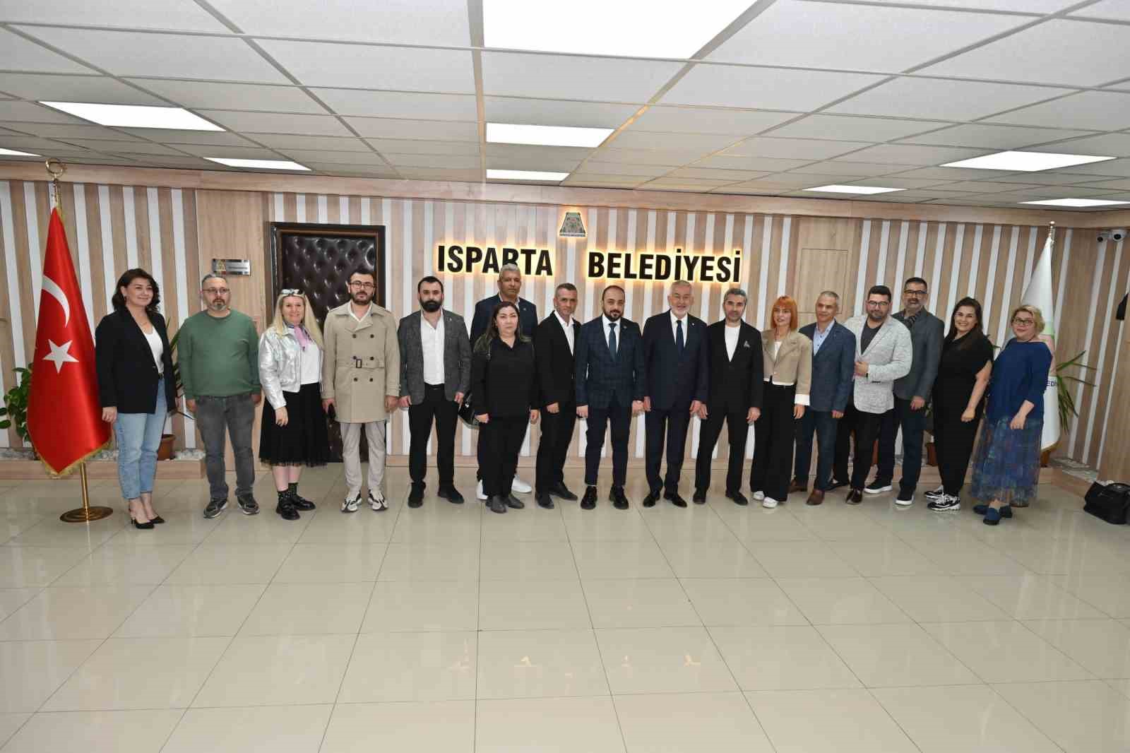 Başkan Başdeğirmen: "Fikirlere a&ccedil;ık olmazsak şehrimize katkı sağlayamayız"
