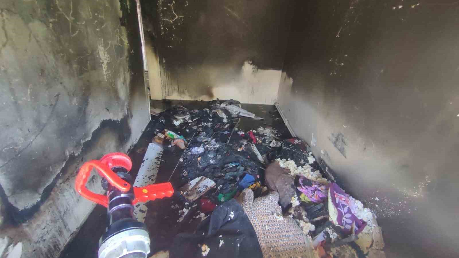 Keşan’da bir evde çıkan yangında eşyalar kullanılamaz hale geldi
