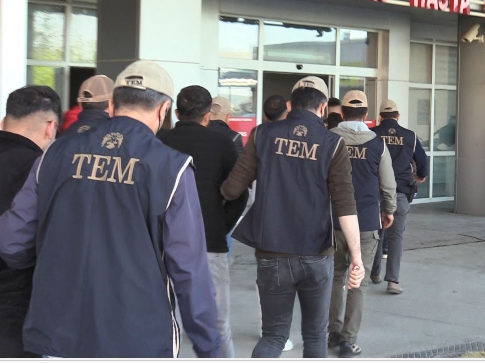 Eskişehir merkezli 3 ildeki operasyonda terör örgütü propagandası yapan 10 şüpheli yakalandı
