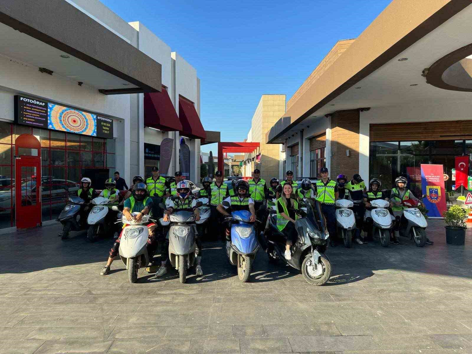 Jandarma ekipleri motosiklet kullanıcılarını bilgilendirdi
