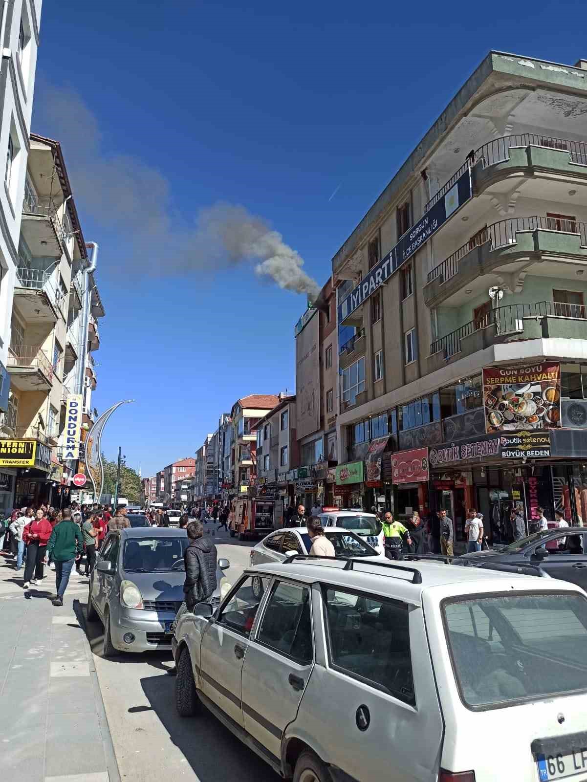 Sorgun’da iş merkezinde çıkan yangın söndürüldü
