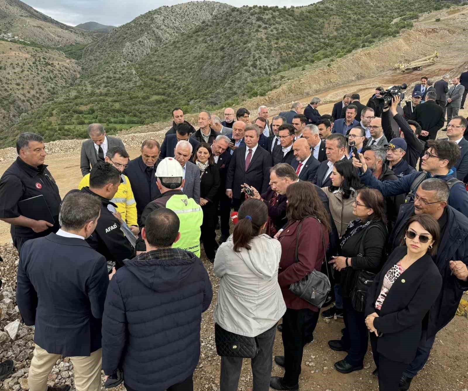 Komisyon İliç ilçesinde olay yerini inceledi
