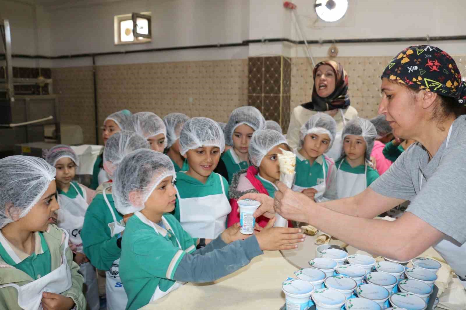 &Ouml;ğrenciler unlu mamul &uuml;retim tesisini gezdi
