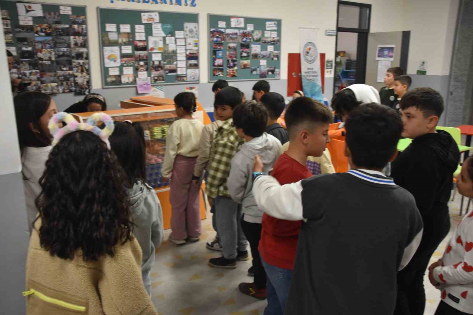 Bu okuldaki kantinin sorumlusu yok
