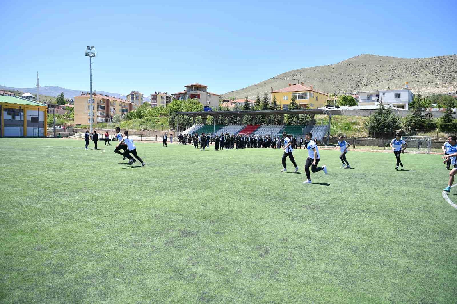 Yahyalı ilçe sakinleri Vali Çiçek ve Başkan Büyükkılıç’ı bağrına bastı