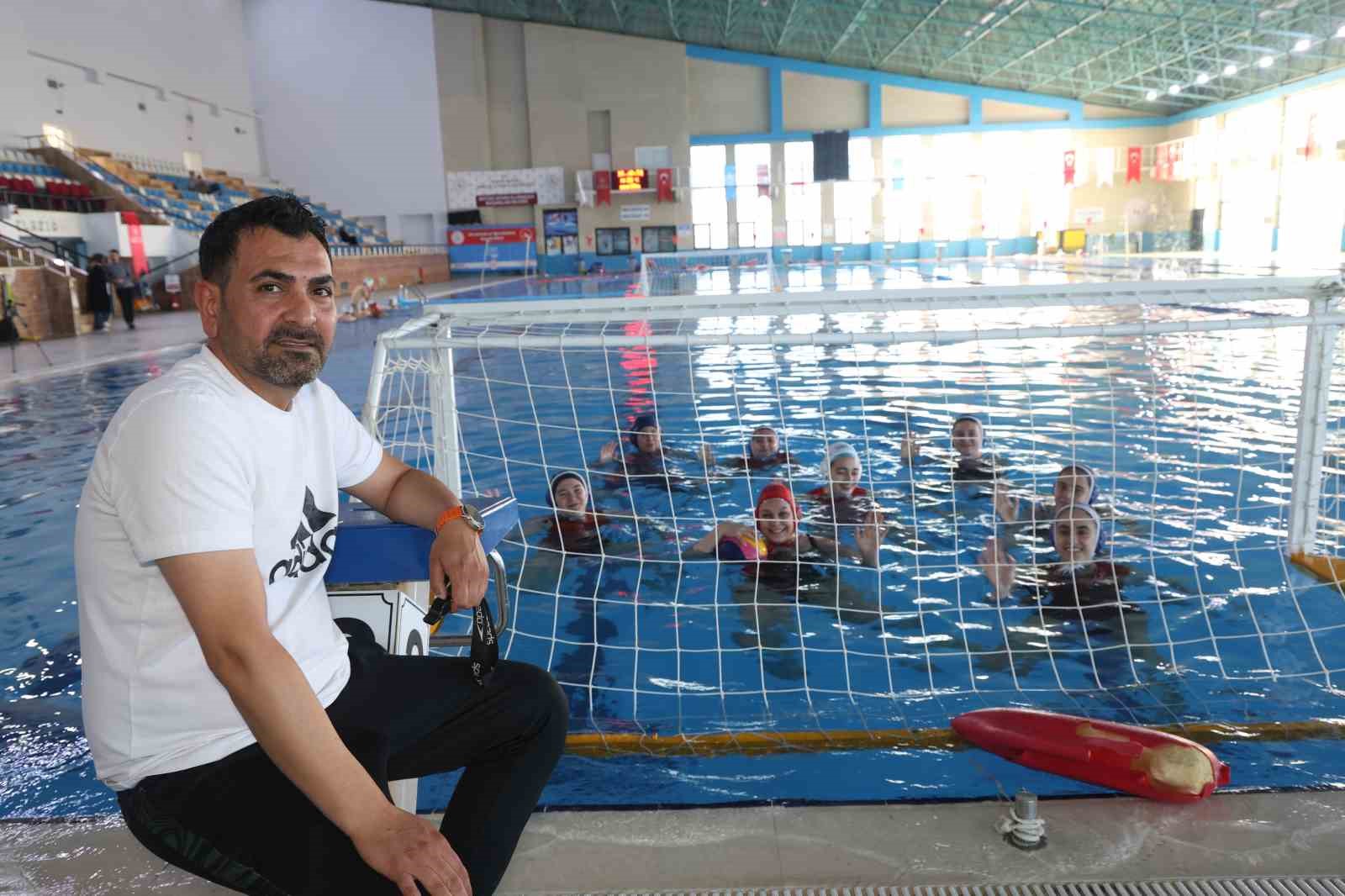 Elazığ Gençlik ve Spor Kulübü sutopu takımı, altyapı yetenekleriyle zirvede