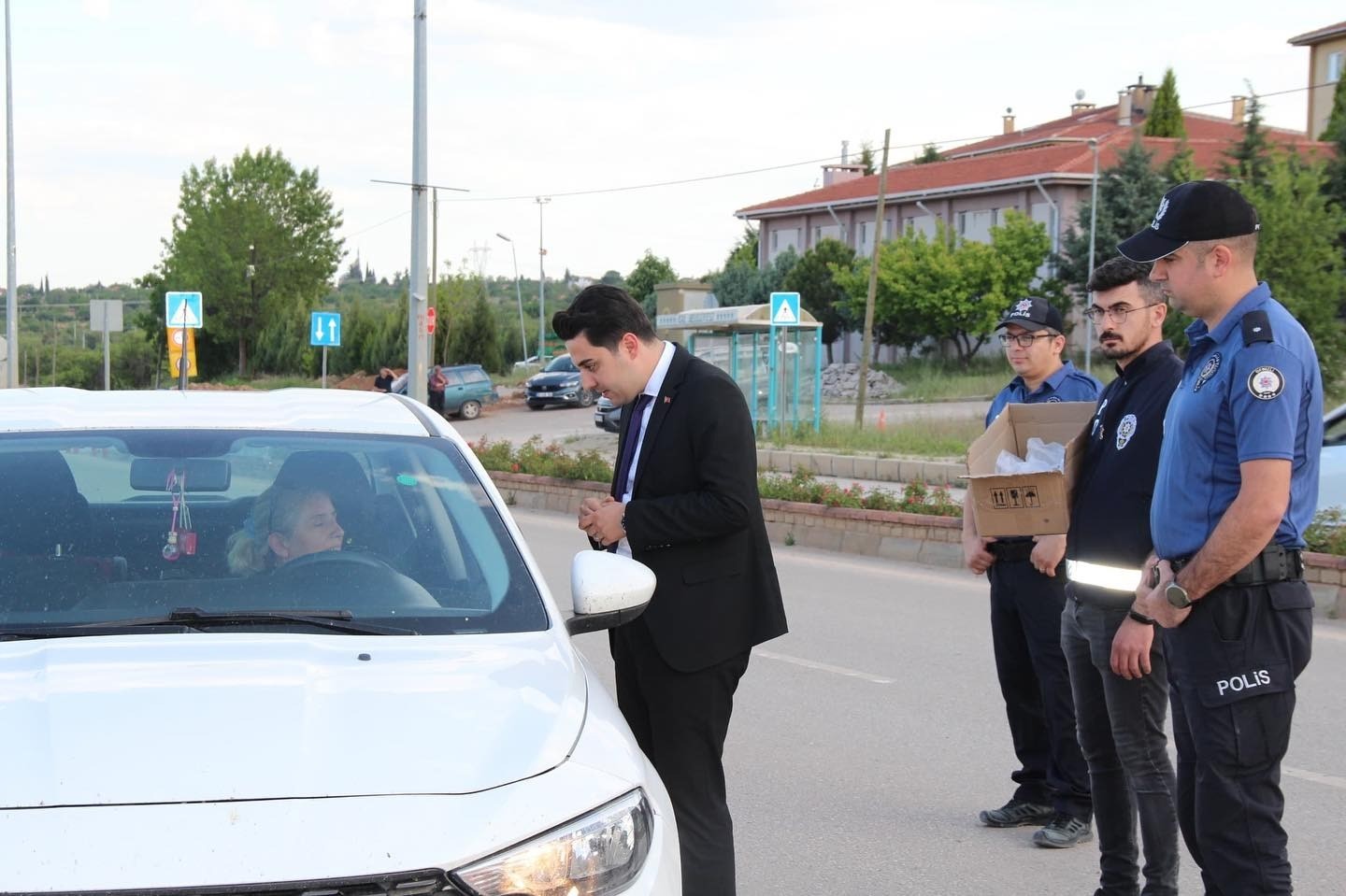 &Ccedil;al Kaymakamı Baz s&uuml;r&uuml;c&uuml;lere trafik kurallarını hatırlattı
